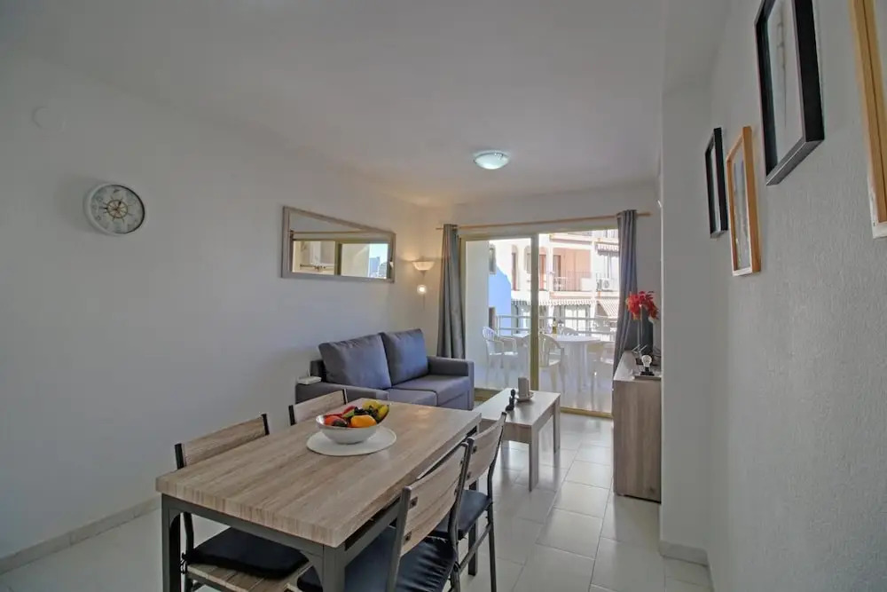 Studio Apolo VI-4 by Interhome
