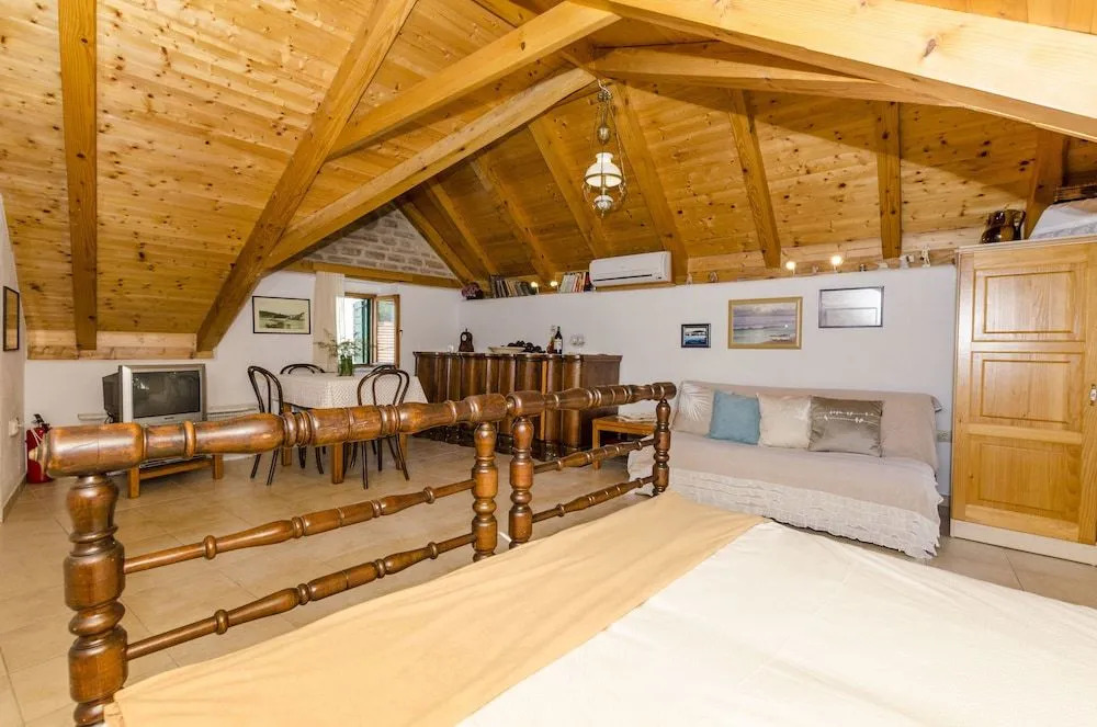 Apartments and Room Lucijo