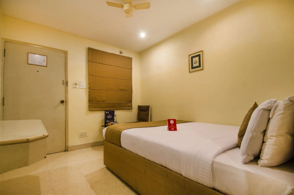 OYO 9302 Hotel Baseraa Inn