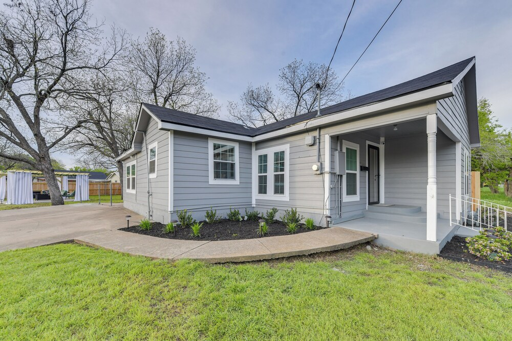 1 Mi to Dtwn Waco! Lovely Home w/ Fire Pit Table
