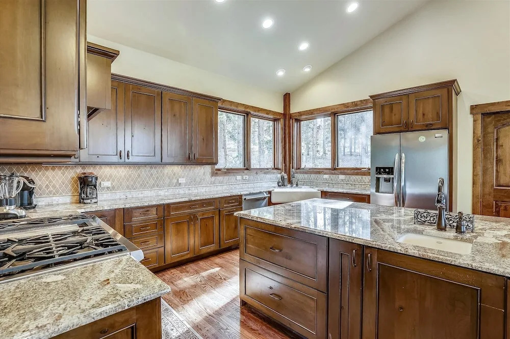 Highlands Getaway 4 Bedroom Home by RedAwning
