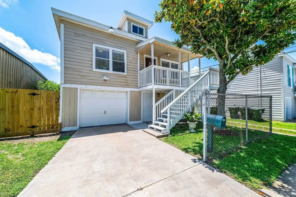 ~ 1 Mi to Pier & Beaches! Family Home in Galveston