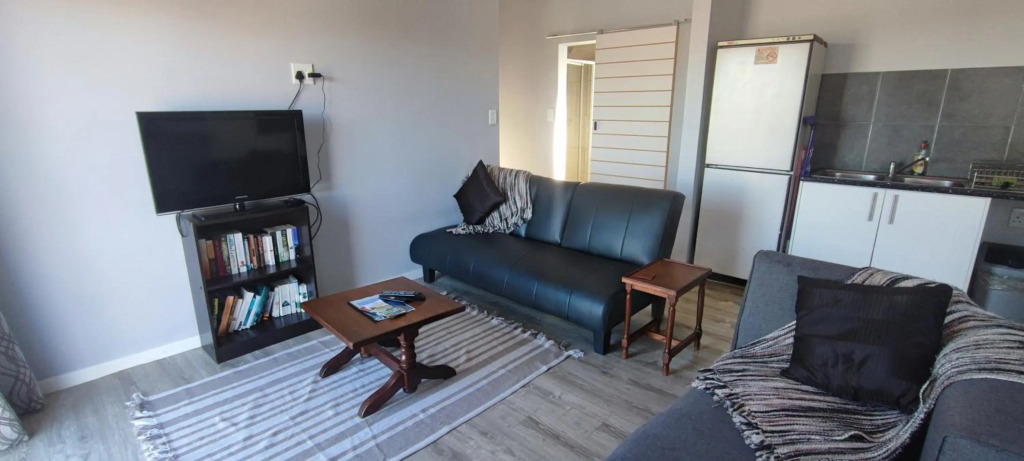 Lovely 2 Bedroom Condo with Balcony And a View!