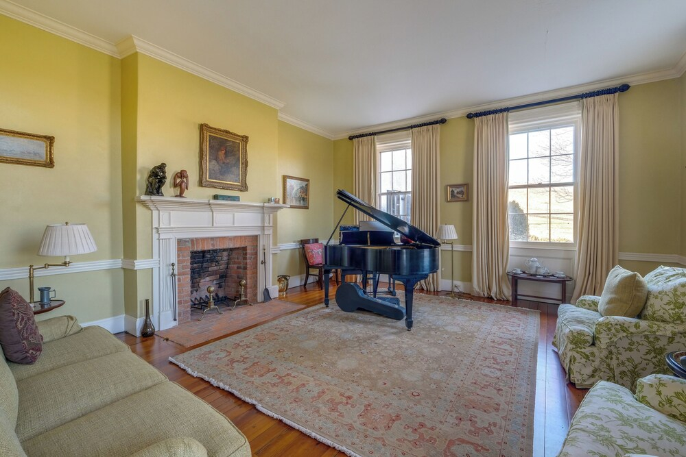 Elegant Paris Manor w/ Private Pool!