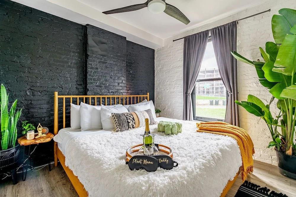 Jungle House Downtown Columbus – Modern Boutique Suites