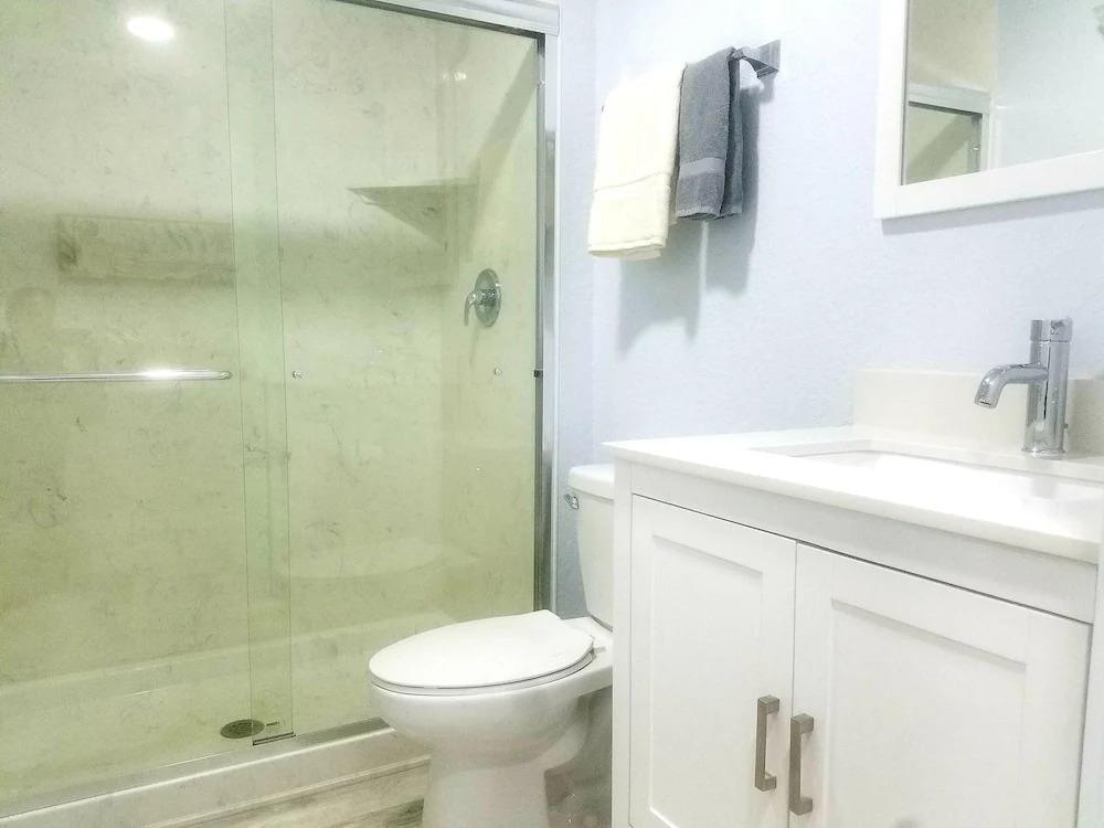 Vistalmar Queen Deluxe - One Bedroom Apartment