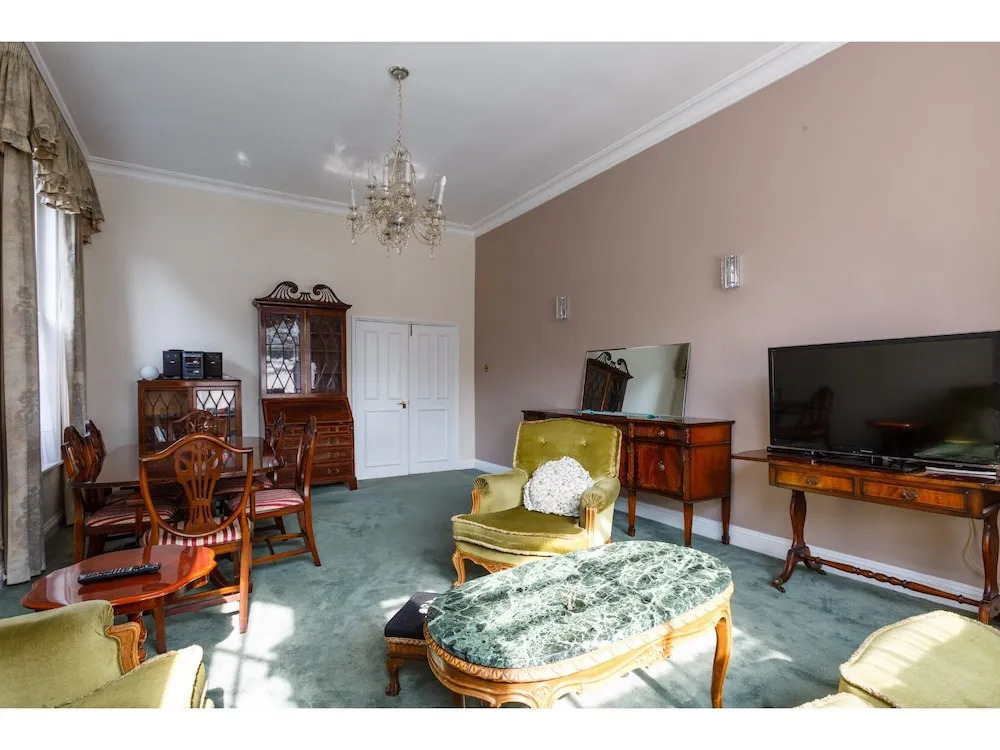 Bright, Spacious West Hampstead Flat for 4