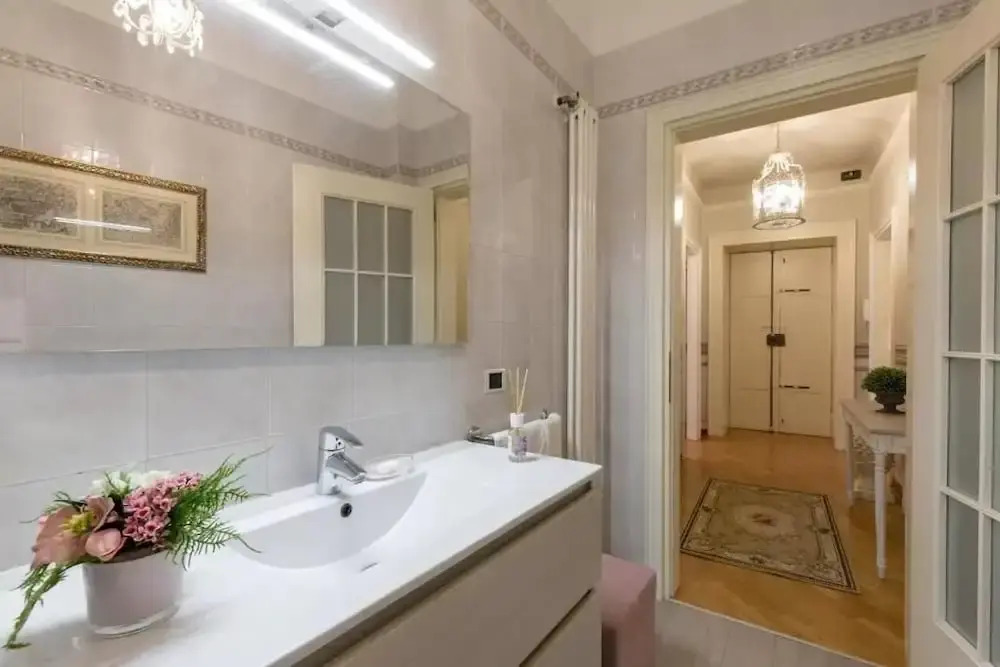 Αn enchanting residence in front of the Juliet house