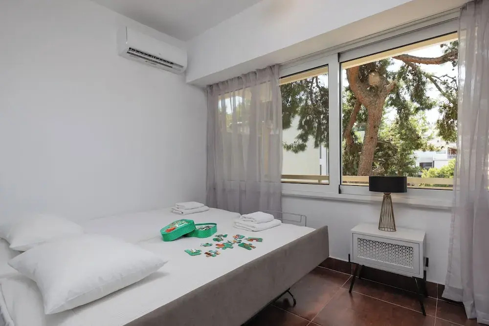 Relux Sea View 2BD Apartment by BluPine