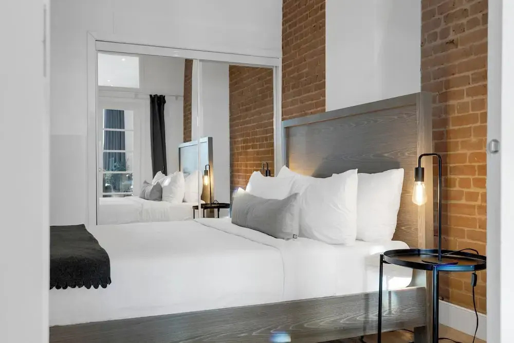 LiV MTL Downtown Montreal Spacious Suites