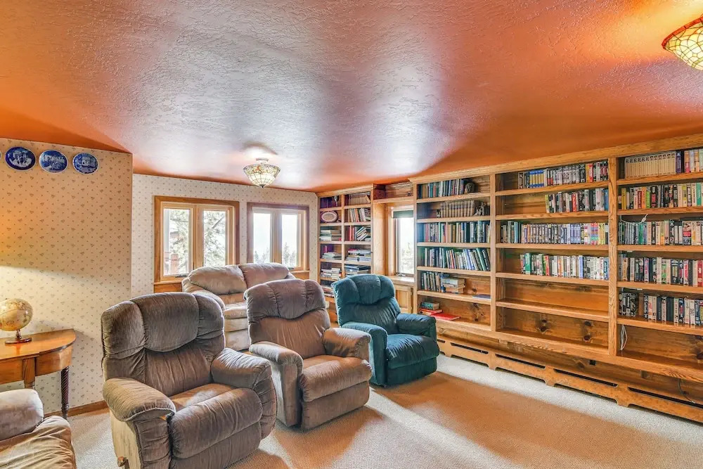 Game Room & Hot Tub: Serene Grand Mountain Chalet!