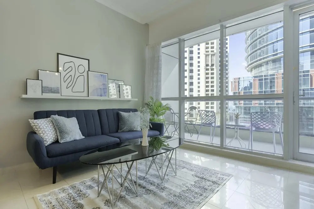 Sunny Apartment in Marina With a View Ideal Location