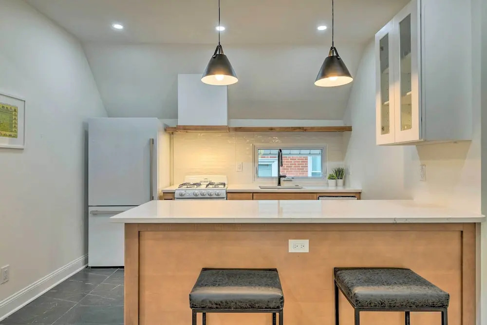 Oak Park Home w/ Grill - 5 Mi to Garfield Park!