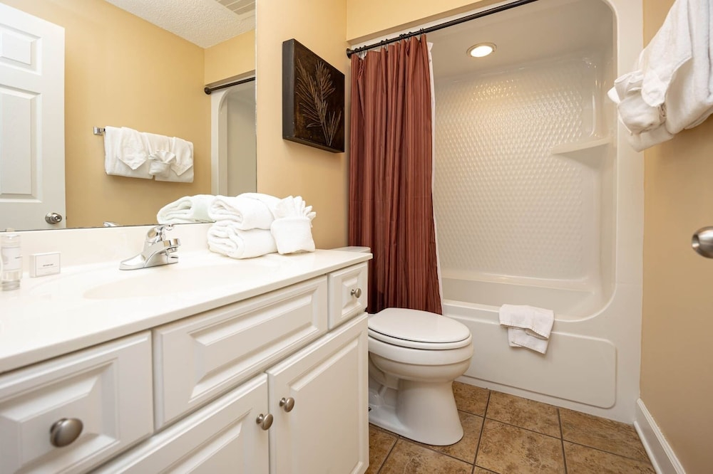 Phoenix West 207 3 Bedroom Condo