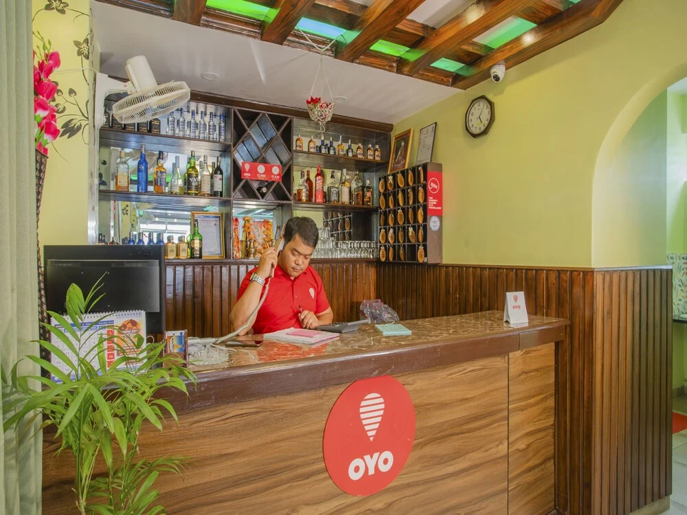 OYO 163 Hotel Arhant Inn