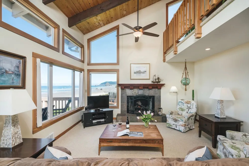 Pacific House by Avantstay Bright Airy Home w/ Direct Access to Cannon Beach