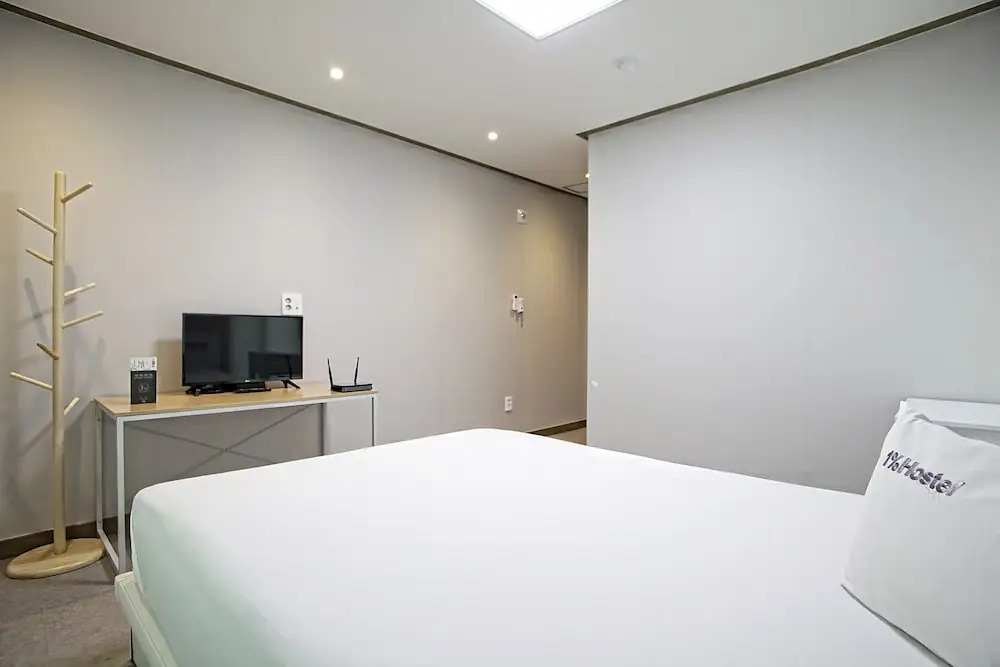 1% Hostel