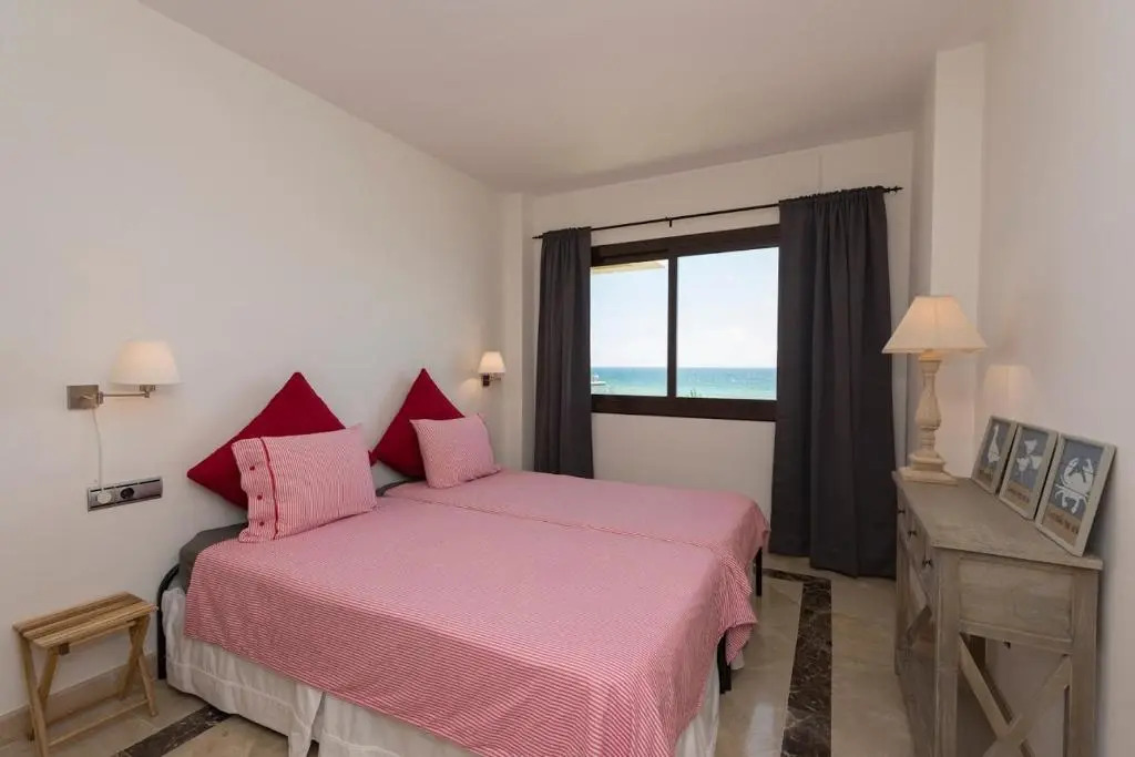 Puerto de la Duquesa Marina Castillo, Luxurious frontline beach 3 bedrooms MC334