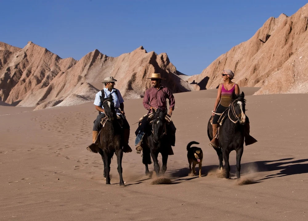 Tierra Atacama, Beckons