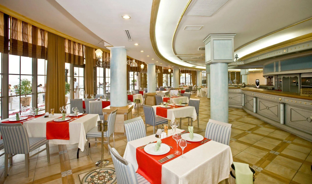 Sunrise Queen Luxury Hotel