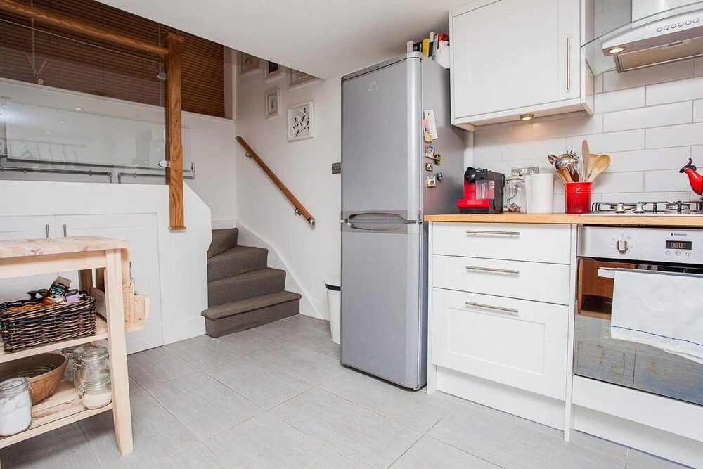 Modern 2 Bedroom House With Parking