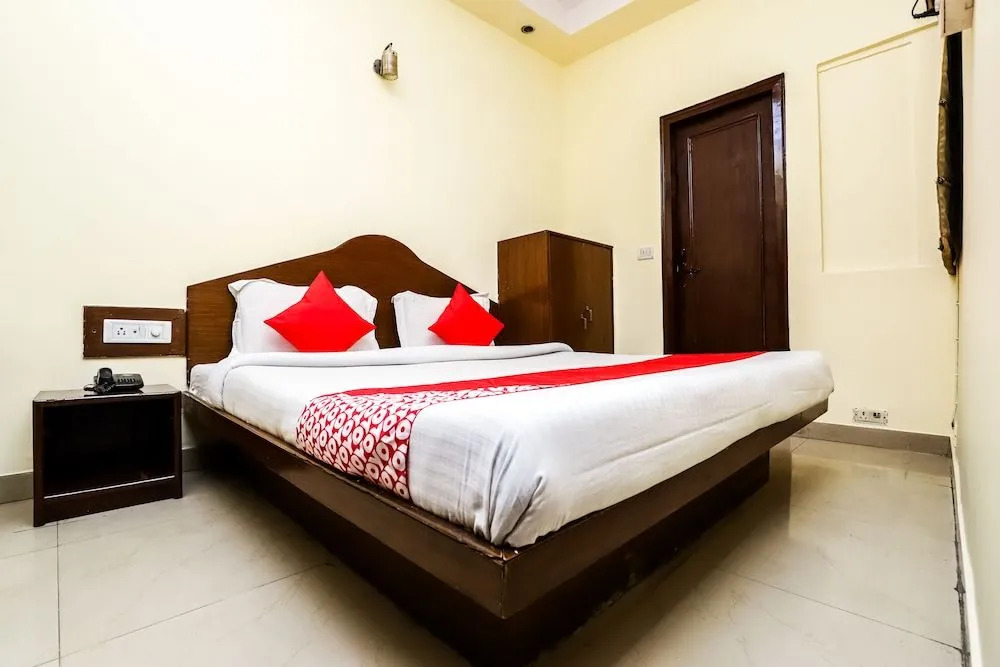 OYO 9448 Hotel Karan Palace
