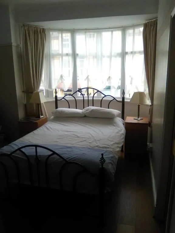 Anchor b & b