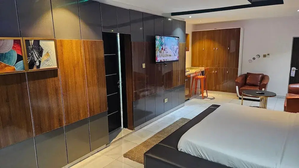 Vera Rail View Hotel