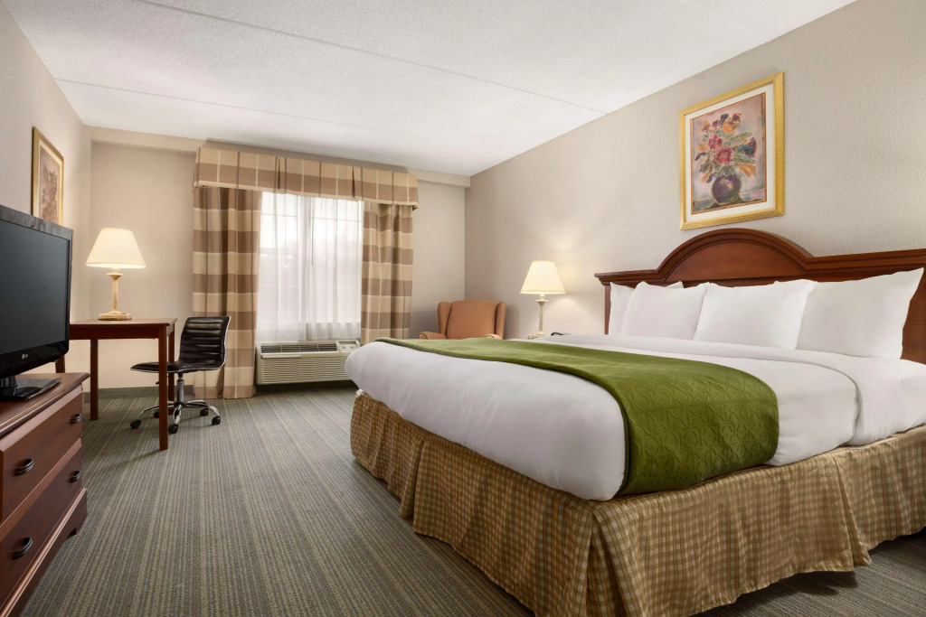 Country Inn & Suites by Radisson, Charlotte University Place, NC