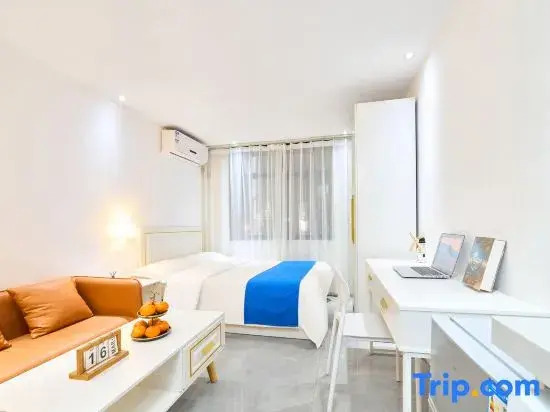 Lotus Light Luxury Apartment