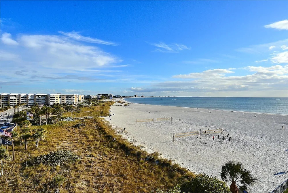 Brightwater Beach - Amazing Updates, Just a Block From the Beach