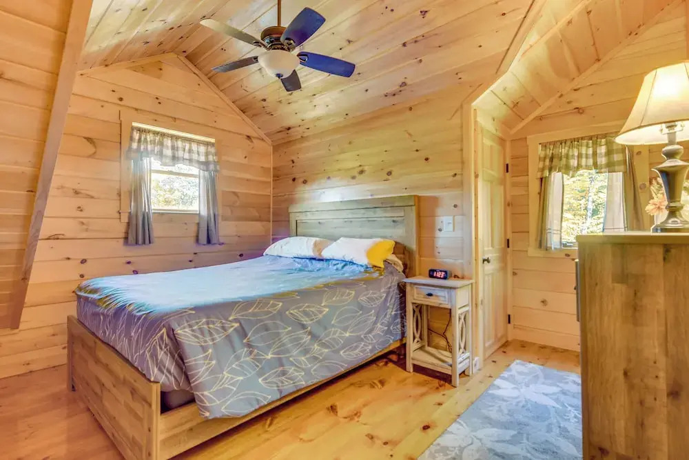 Scenic Franconia Cabin ~ 6 Mi to Cannon Mountain!