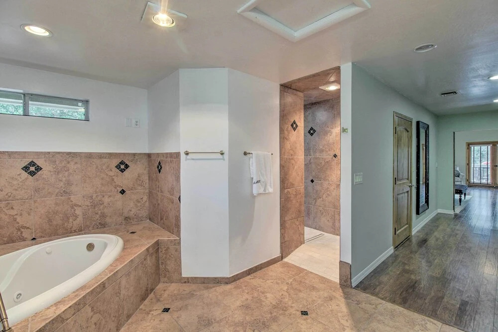 Cozy Pinetop Retreat w/ Yard & Heated Gazebo!