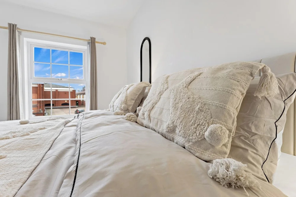 Apartment Sleeps 6 With Parking