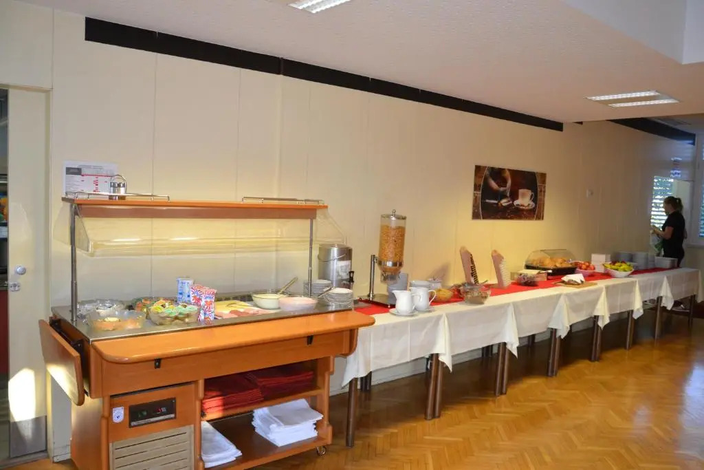 Mladinski dom - Hostel