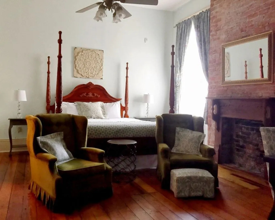 Creole Gardens Guesthouse and Inn