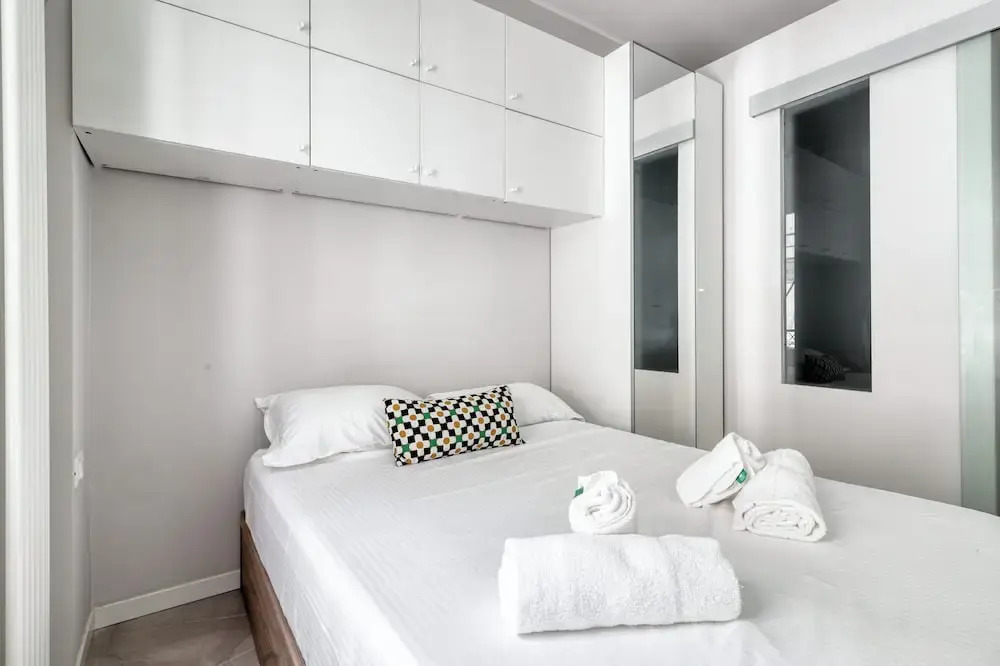 JOIVY Modern City Centre Flat