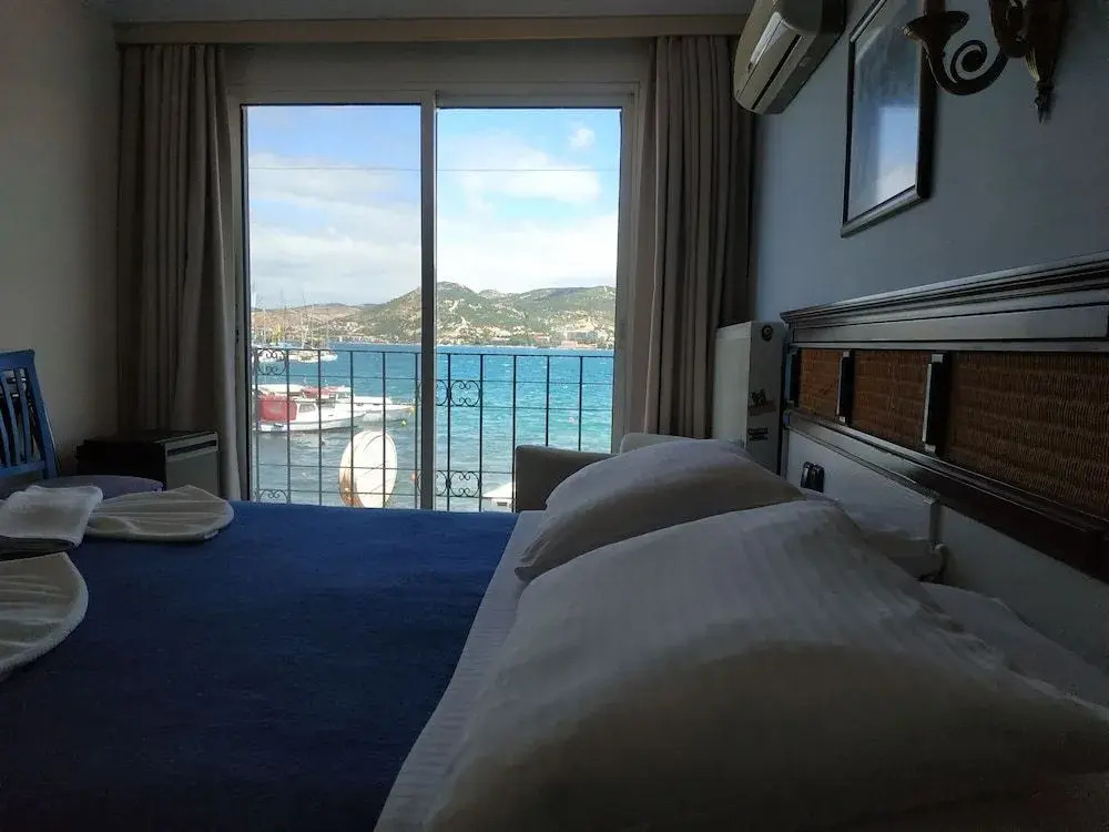 Foca Yali Hotel