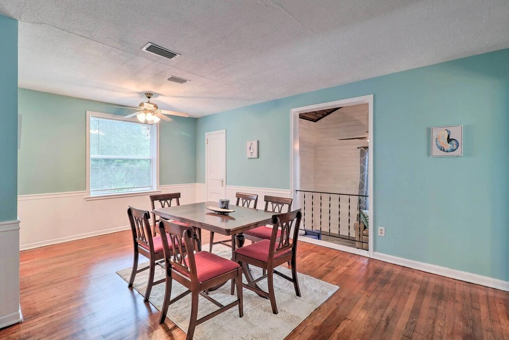 Jacksonville Retreat w/ Pool & Yard - 3 Mi to Zoo!