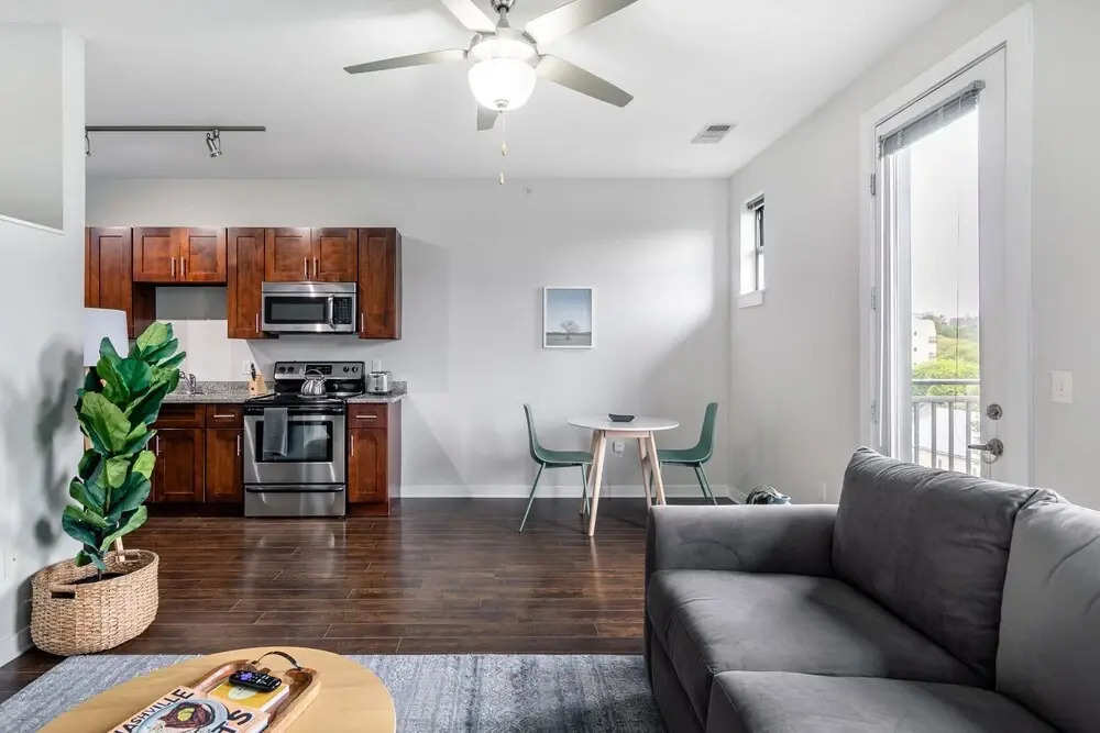 Cozysuites Musicrow Astonishing SDO Free Parking22
