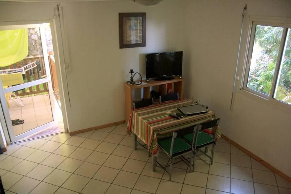 House with One Bedroom in Sainte-Clotilde, with Wonderful Mountain View, Enclosed Garden And Wifi - 30 Km From the Beach