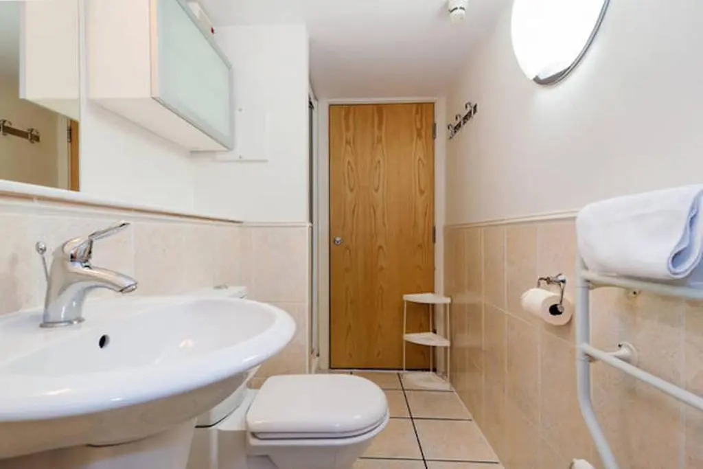 Central 2-Bed, 2-Bath Sanctuary near Holborn Station, Covent Garden & West End