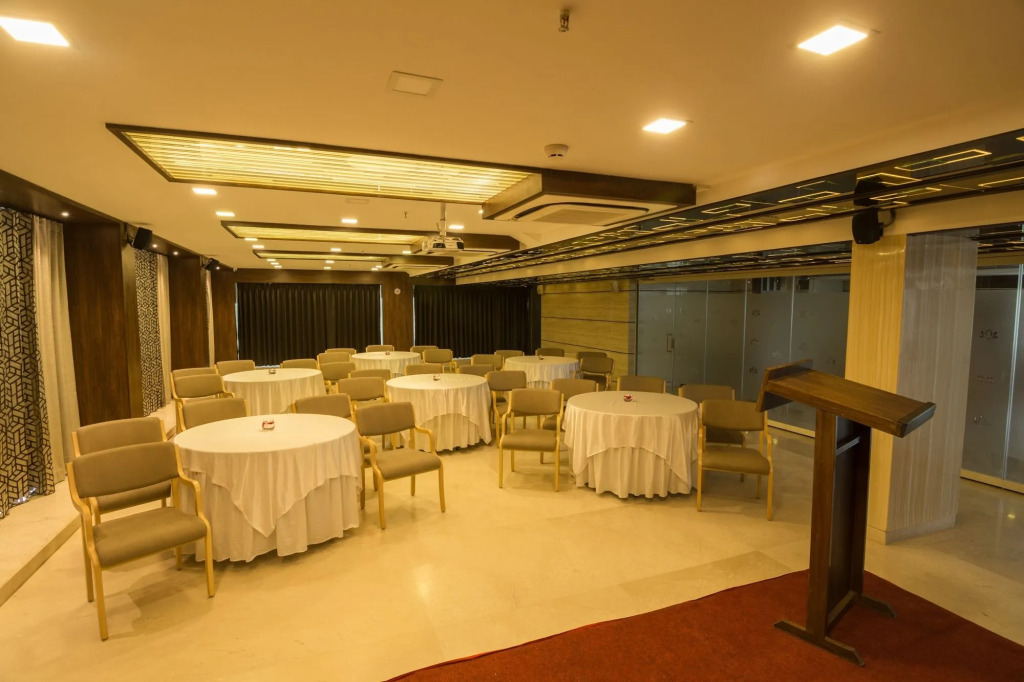 Roopa Elite