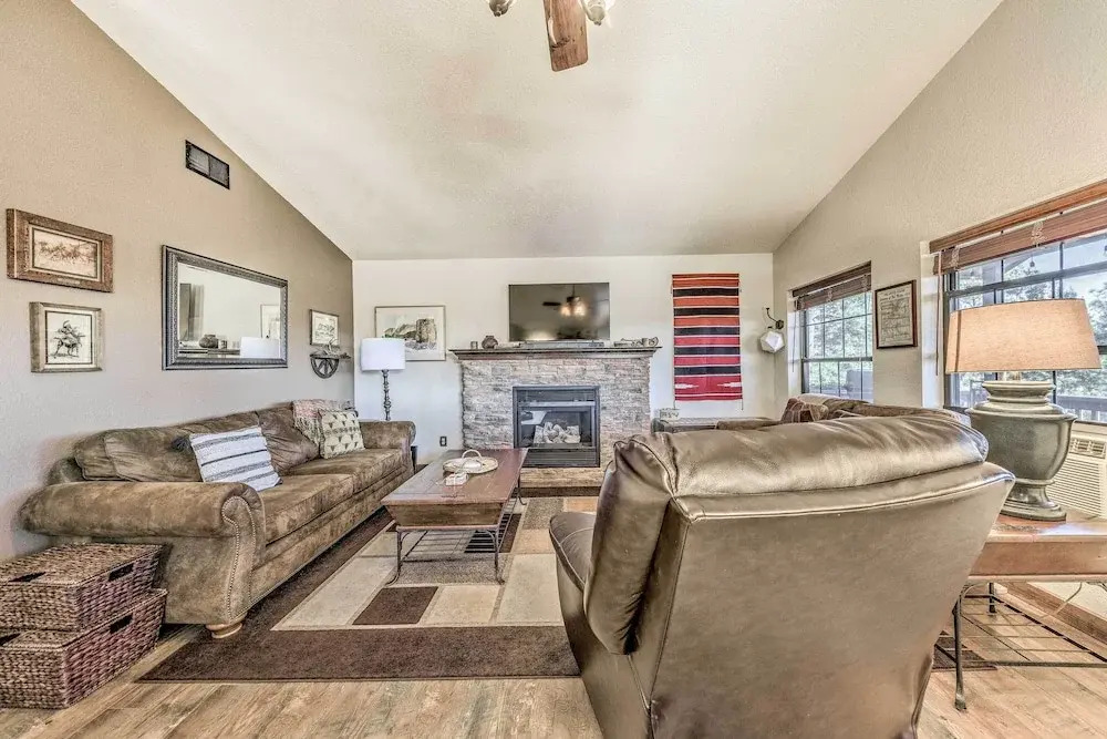 Cozy & Modern Ruidoso Cabin w/ Stellar Views!