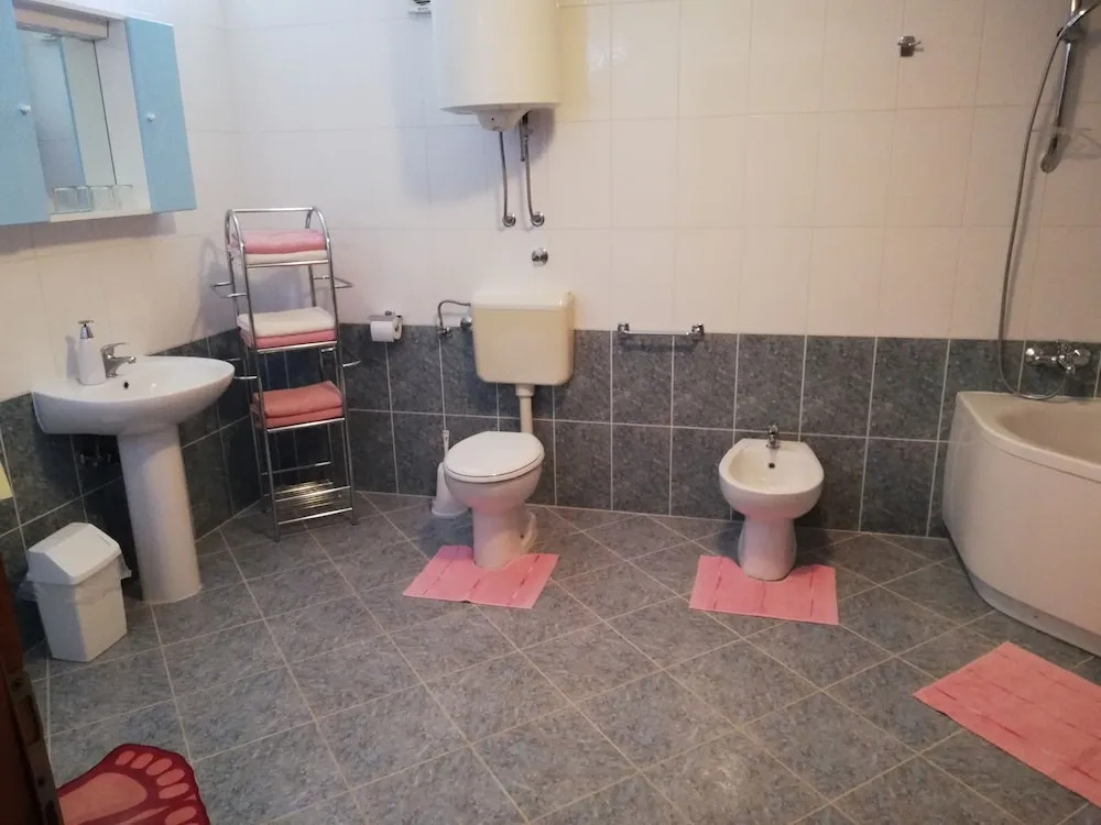 Villa Valeta 500 Meters From the Beach