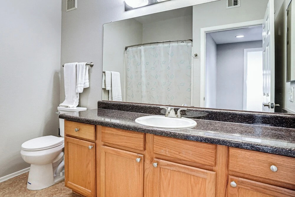 Quiet Phoenix Condo Near Westgate & Hiking Areas