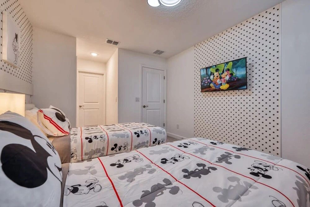 New Modern Villa With Pool 5 Minutes From Disney
