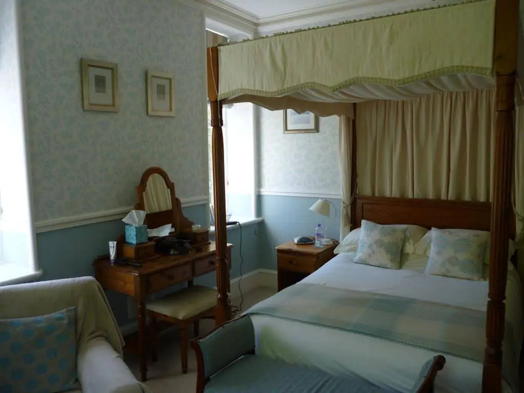 Riverside Bed  Breakfast