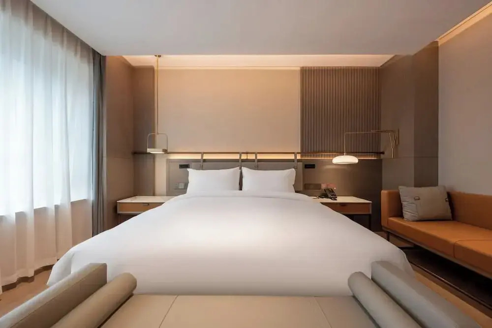 World Hotel (Jinan CBD Dingjiazhuang Subway Station)
