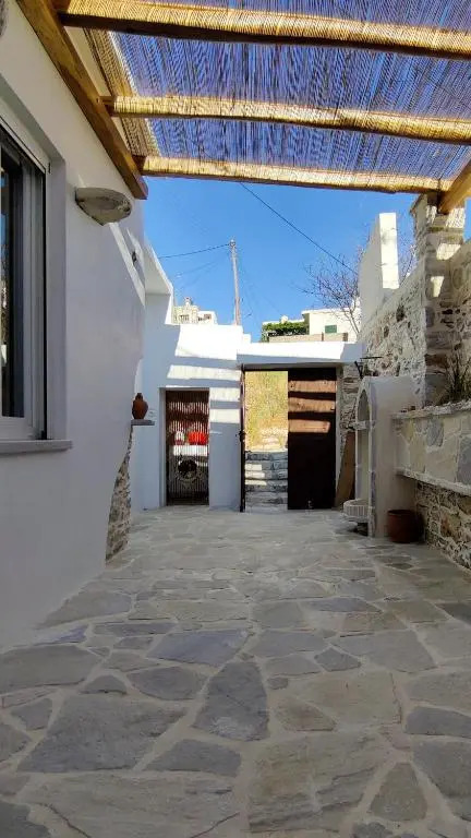 Laina Traditional Guest House